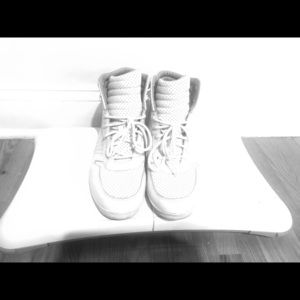 Authentic rare ugg sneakers size 8.5